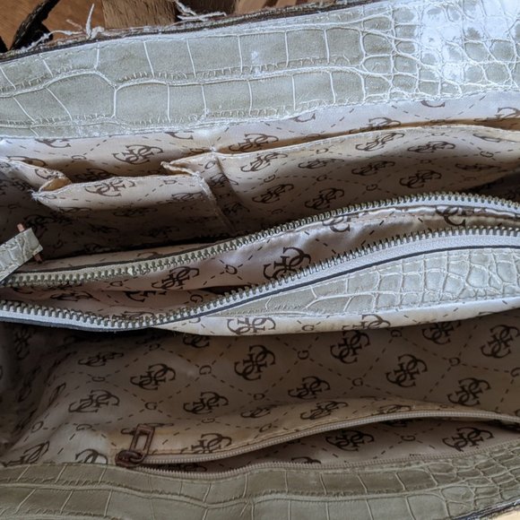 Guess Bag - Picture 8 of 11